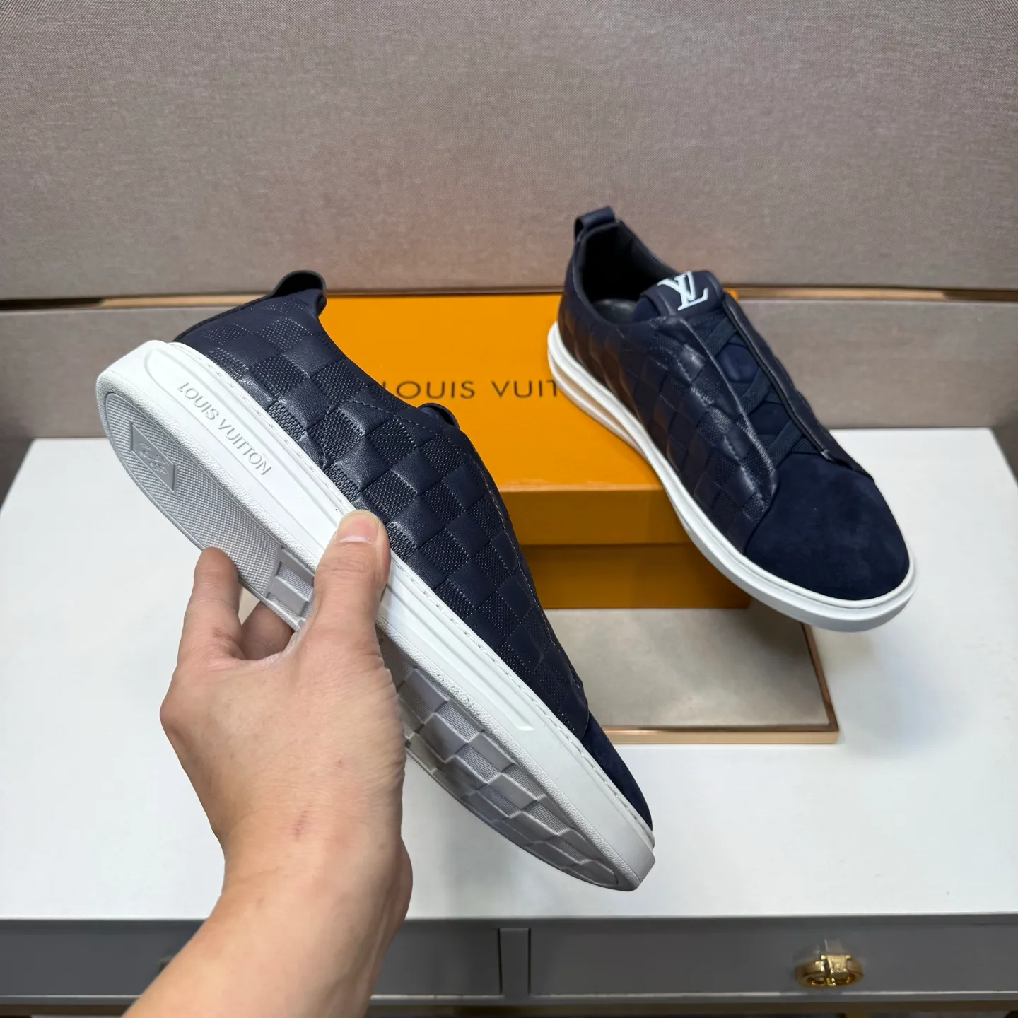 ⬛️Men's shoes 💰p442【LV～】Men's casual shoes 2025z cabinet sales simultaneously 🔶Size: 38-44#️⃣ 🔷2 colors🔜The upper is made of multi-material splicing➕Genuine leather lining, comfortable and breathable, sole: original comfortable and wear-resistant outsole, ⚠️Real shot📱Photographed🎬The real thing is better📢📢📢